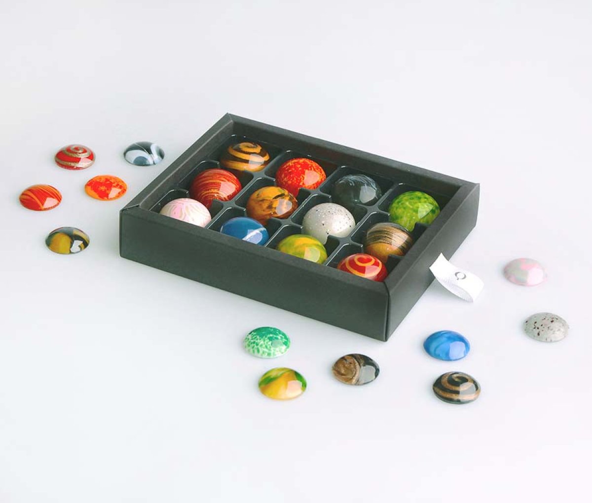 Pralinqa: Collection of 
Ralton Glass Pralines