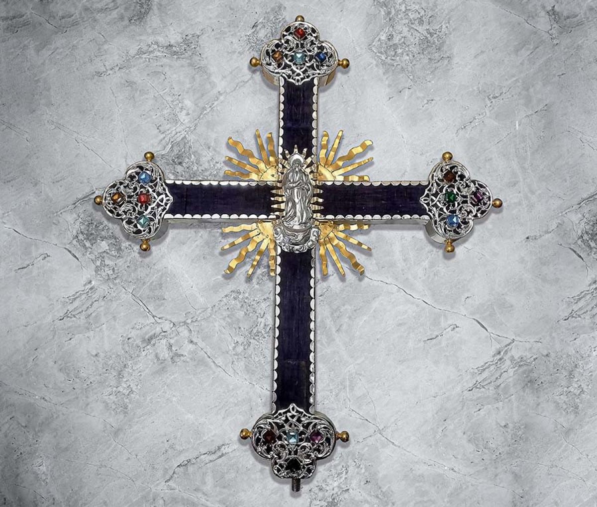 Glass stones for replicas of the Baroque cross