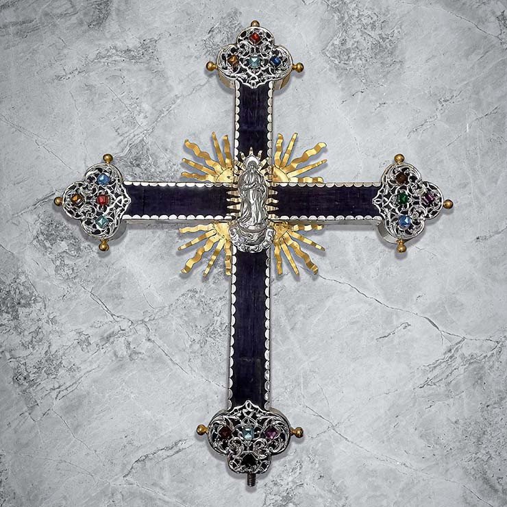 Glass stones for replicas of the Baroque cross